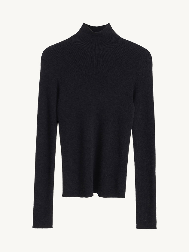 Minimalist Pressure-Free Turtleneck Base Layer