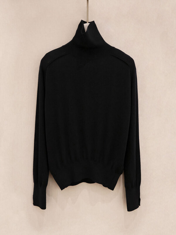 Oversized Raglan Turtleneck Base Layer